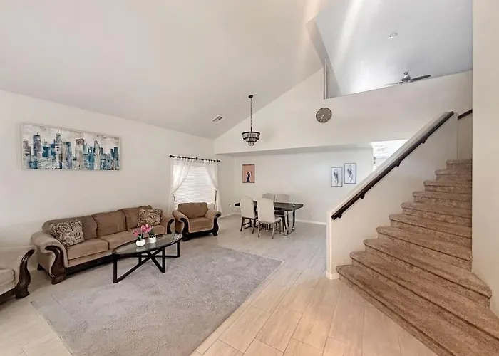 Holiday home 3br Private Pool Open Living *